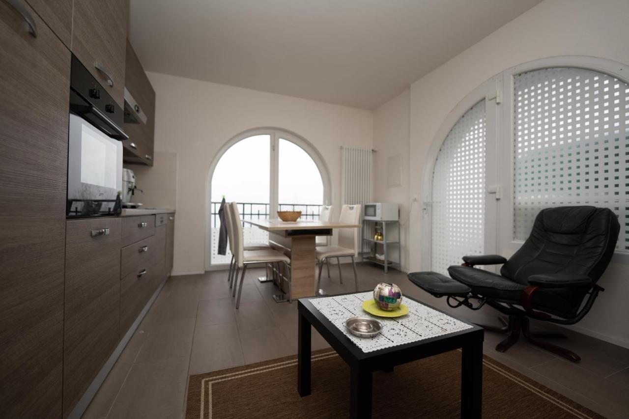 Apartment Entire With Stunning View *
